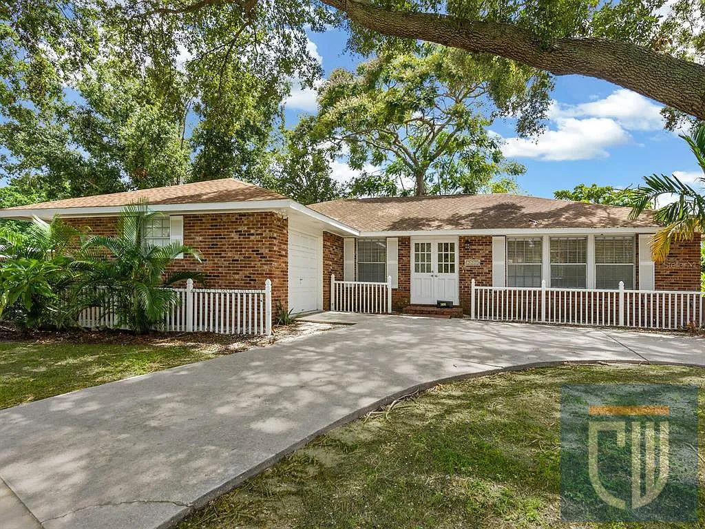 🌴 TurnKey Gem in Sarasota! Buy for $445K, ARV $620K 🏡 3/2 SFH Near the Beach – – No HOA,