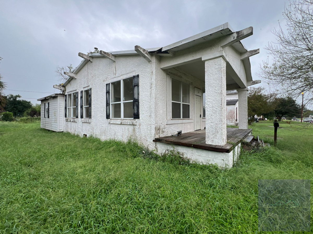 (Kingsville TX)🚨  FixerUpper  🚨3 BD / 2 BA