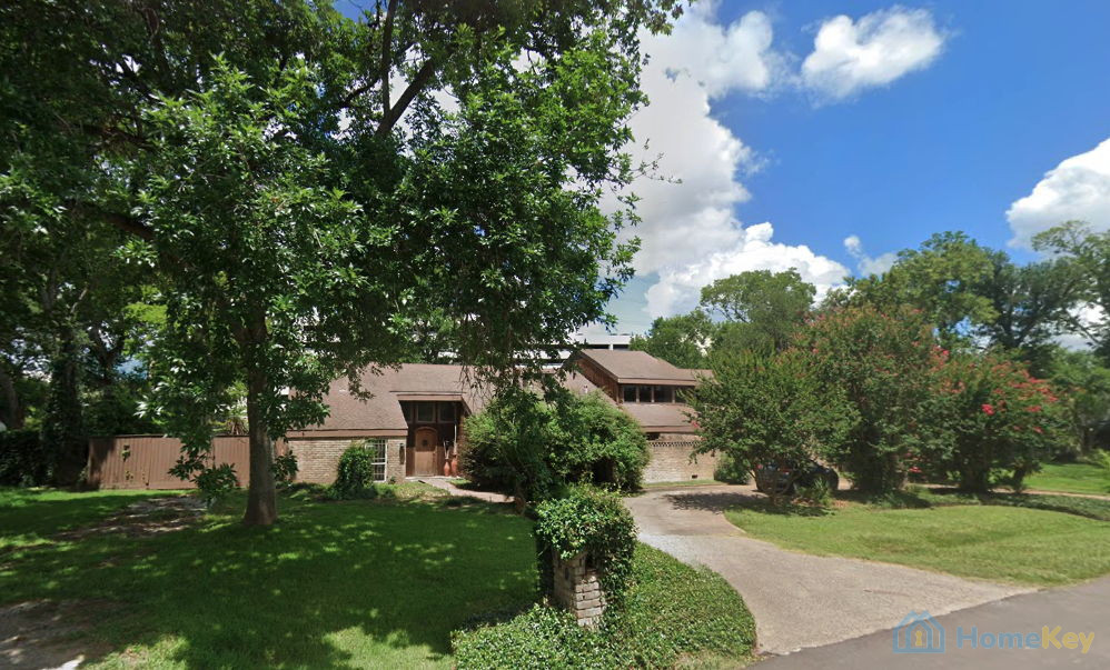 MASSIVE EQUITY PLAY FOR FLIP OR HOMESTEAD - HOUSTON 77077