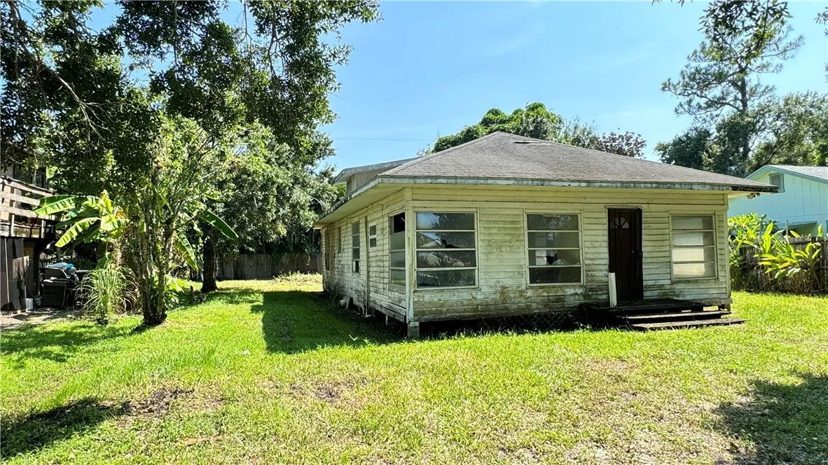 Revitalize and Resell: Prime Fix-and-Flip Property in Vero Beach