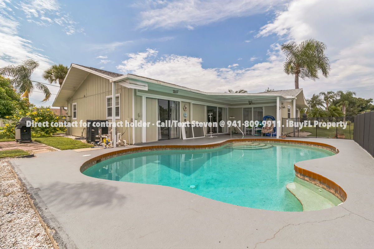 Nice 3/2 Venice Pool Home on Water w/ Deck! 🏠 Asking $355k / ARV $500k 💰