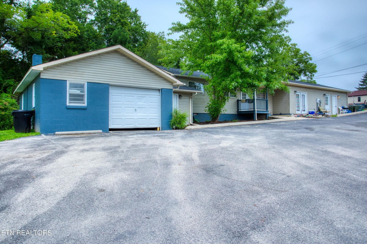 Jamestown, TN 38556 | DUPLEX under $355k | renting for $3,700 with 10% COCR
