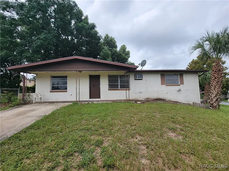 2/2 SFR 💰 Spacious Home for Sale in Beverly Hills, FL 34465 🏡