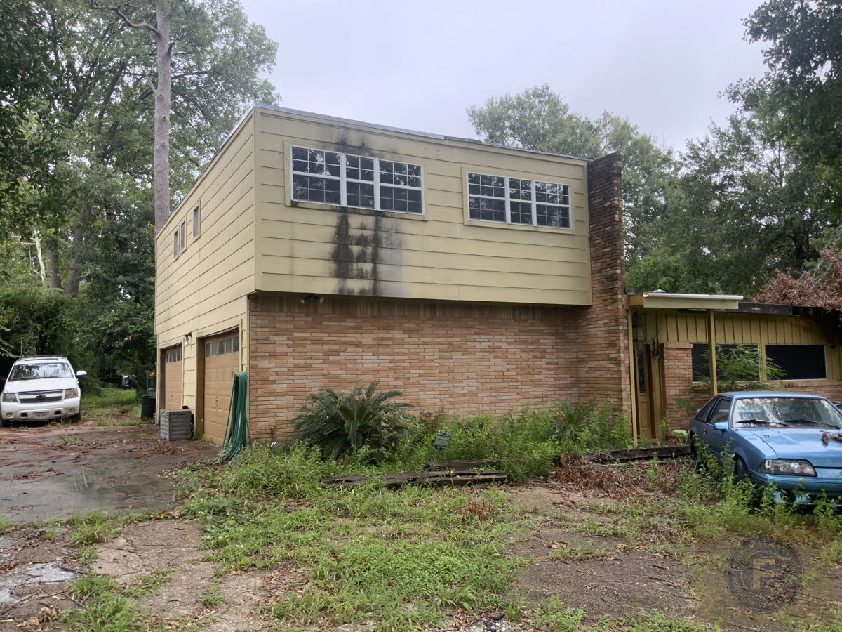 GREAT FIX AND FLIP OR BUY AND HOLD IN BAYTOWN TX 77520