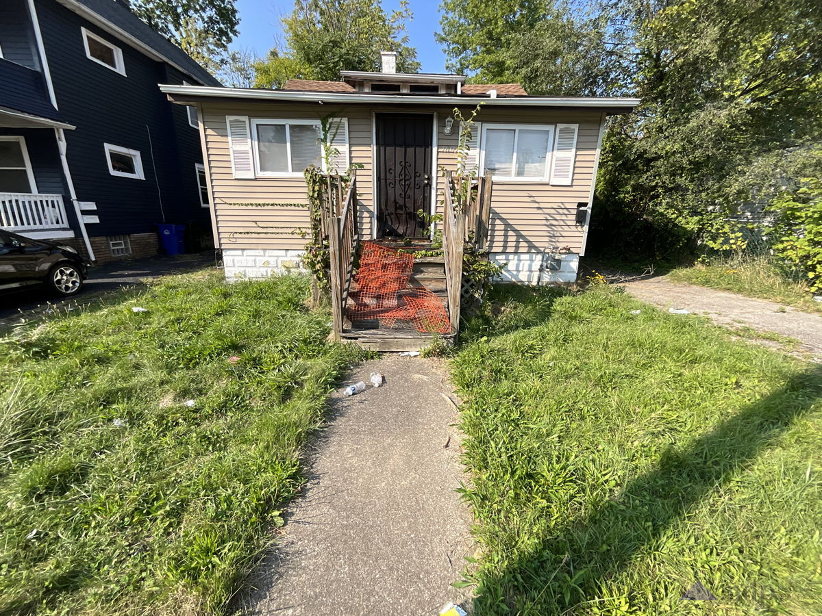 "Prime Cleveland Investment Opportunity: 3-Bedroom Fixer-Upper"