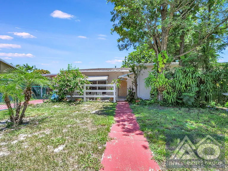 3 bed/ 1 bath in Lake Worth Beach 223k worth 350k!