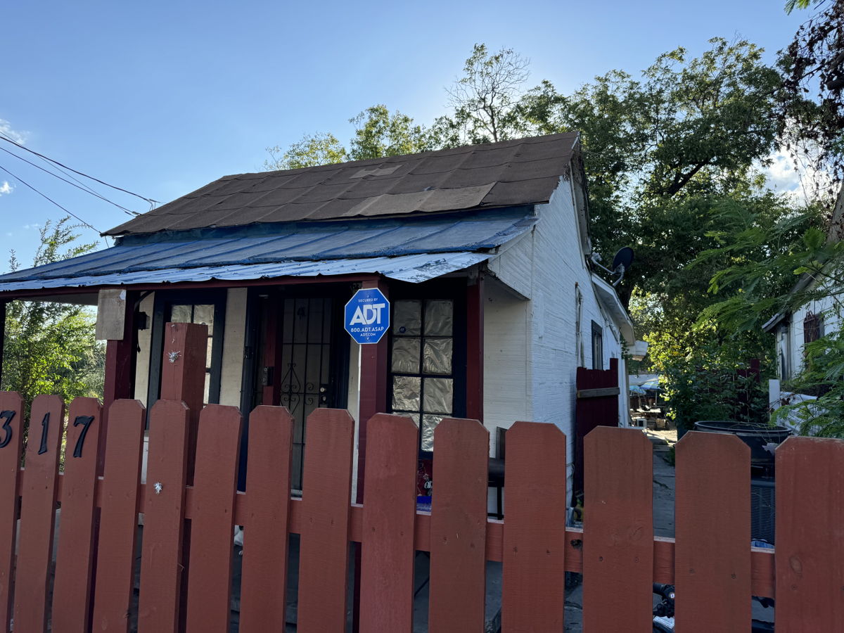 Exciting Off-Market 2/1 Flip Opportunity in San Antonio!