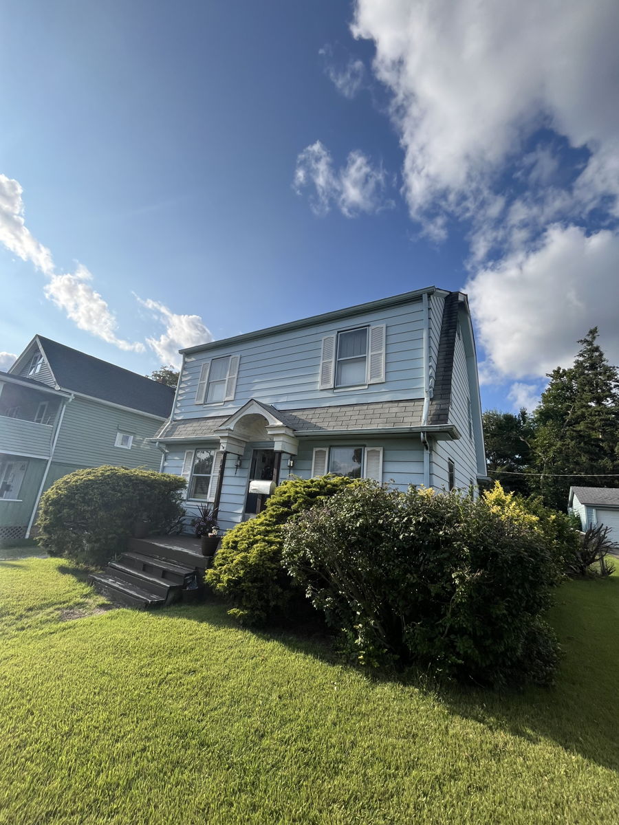 SOLID 3 BEDROOM HOME IN BEDFORD!!
