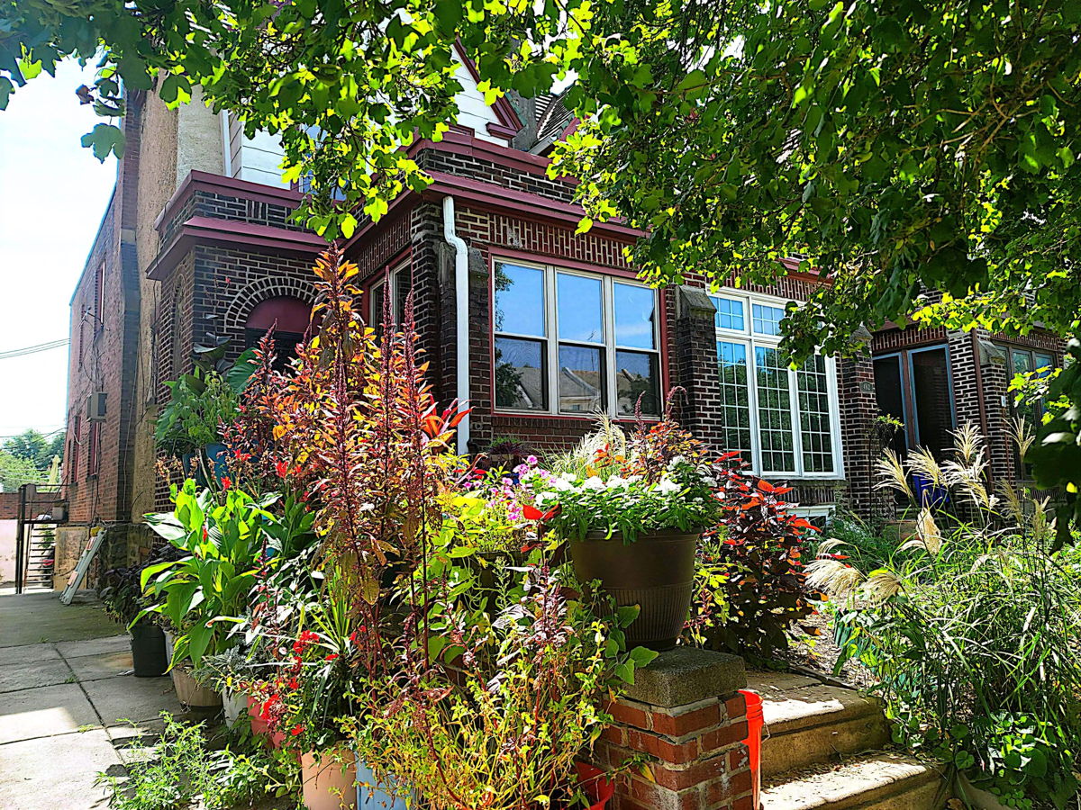 University City, Philly 19143 FULL OF CHARM End Townhome (NOT IN MLS)