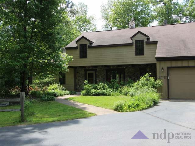 Prime Rhinelander Flip Opportunity – 3,100 SF Home on 3.59 Acres!