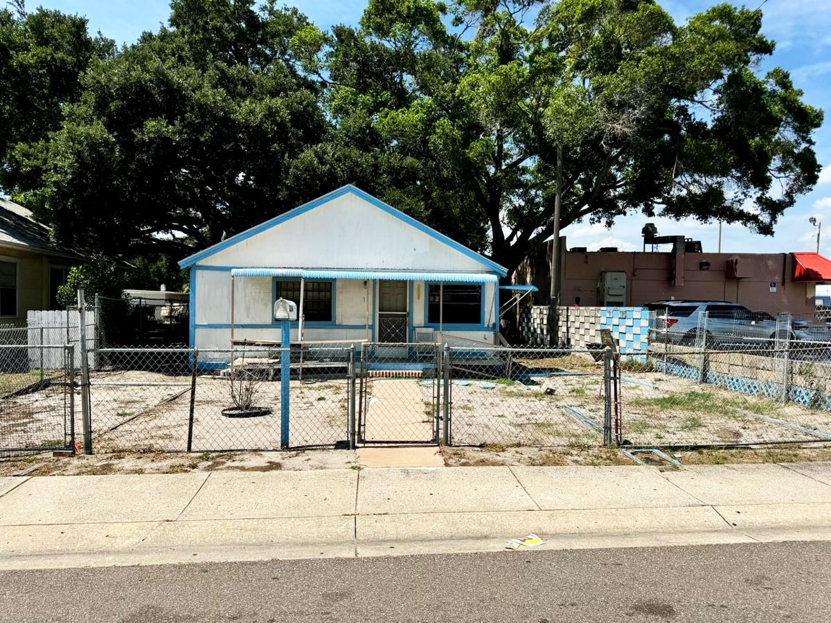 33711 💥 Saint Petersburg Investor Special – 2 Bed / 1 Bath Fixer-Upper 🏚️🔥