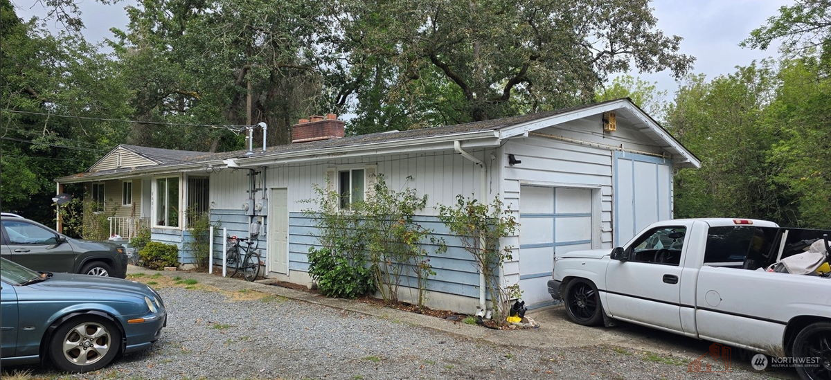 Spacious 5-Bedroom Home in Lakewood, WA – Perfect for Investors! 2,598 Sq Ft on a Large Lot!