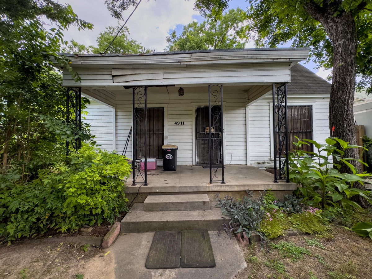 3b 1ba Flip Investment Near Cedar Crest Dallas