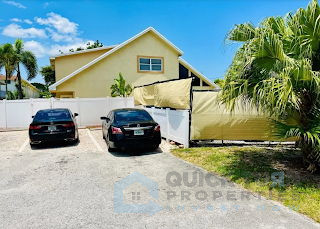 Multi-Family Property With 2 Townhomes And Pool 🌊
