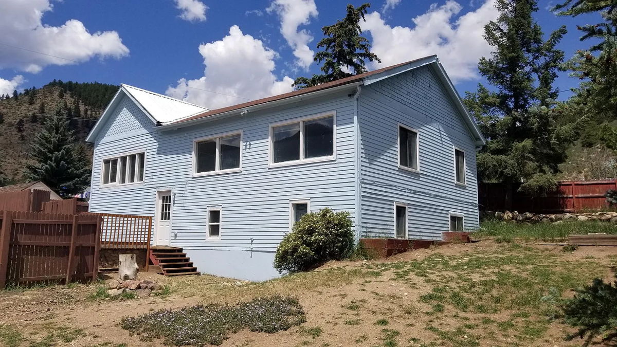OFF MARKET/ 6 BED 3 BATH / COMES WITH AMAZING SCENIC VIEWS!