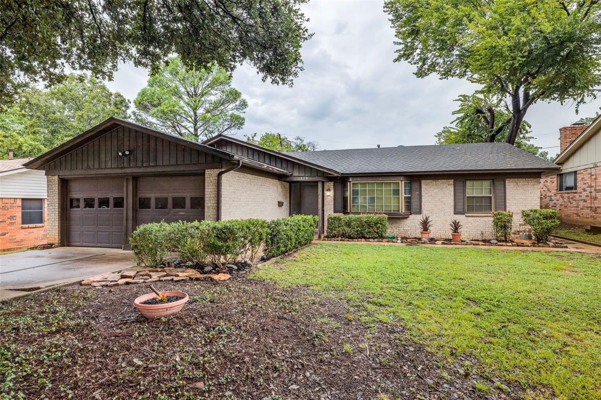 Great flip in a desired area of Arlington with low DOM!!! 🏠🔥
