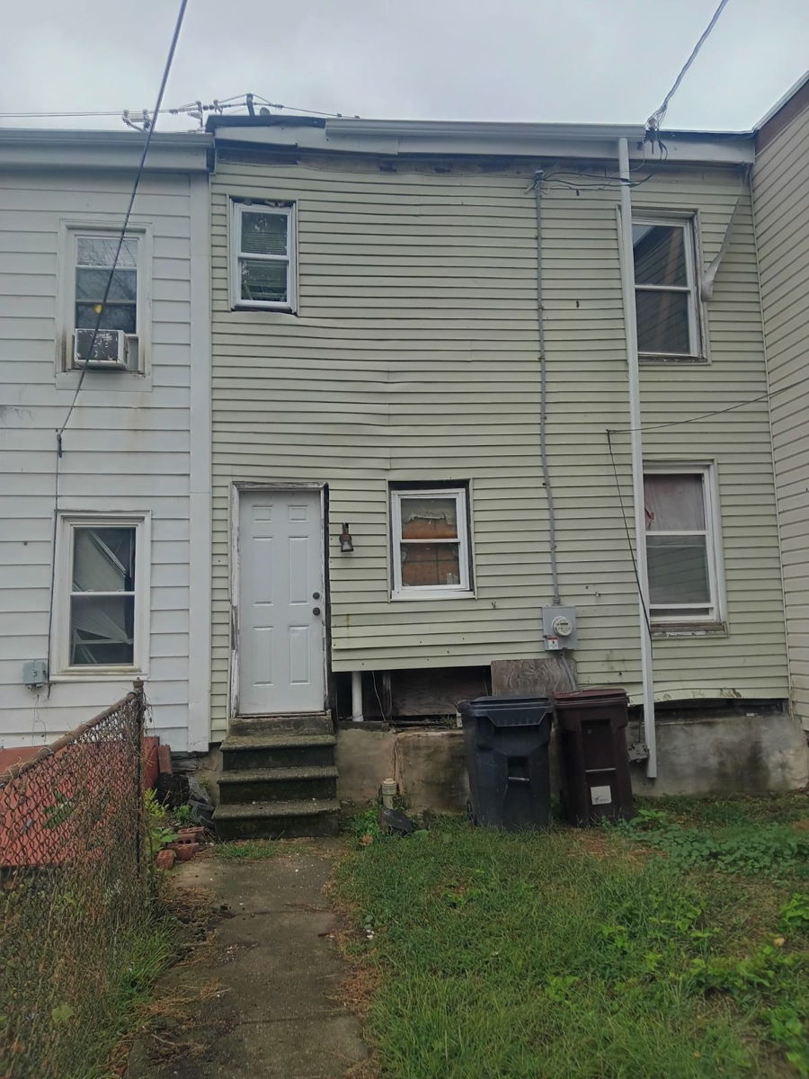 💰Fixer-Upper Opportunity💰 Small Home Ready for Full Renovation