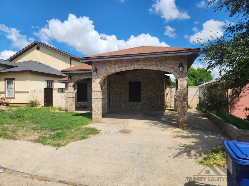🏡 Hot Deal Alert: Move-In Ready in Laredo, TX! 🔥