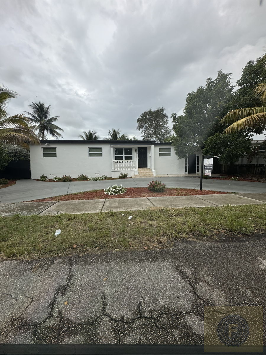 GREAT FIX AND FLIP OR BUY AND HOLD IN NORTH MIAMI BEACH FL 33162
