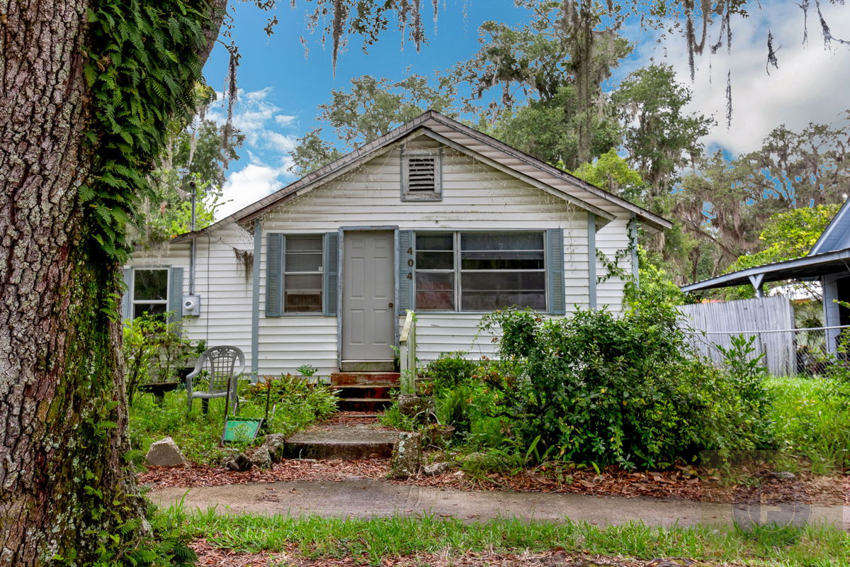 GREAT FIX AND FLIP OR BUY AND HOLD IN GAINESVILLE FL 32641
