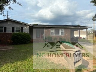 (WILSON / NC)🚨GREAT DEAL!🚨 3 BED / 2.5 BATHS Fixer or Rental! 😱