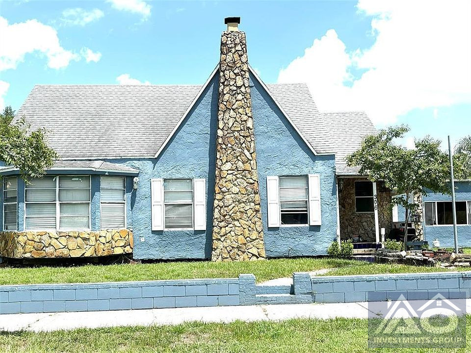 4 bed 2 bath with pool in Hillsborough County! 479k worth 715k