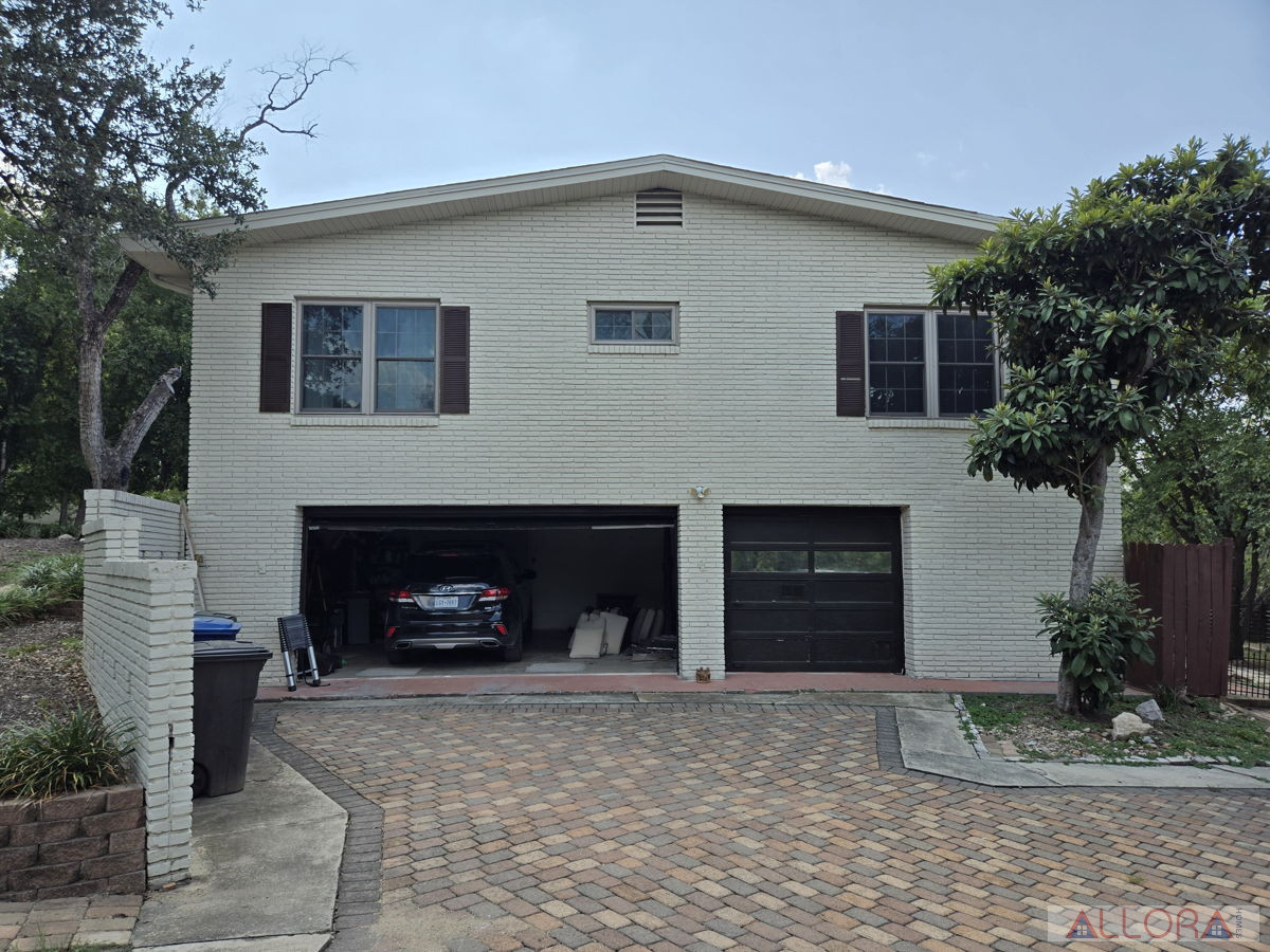 ⭐🔥 HUGE SPREAD, COSMETIC FLIP IN SAN ANTONIO, TX 78209! 🏠💰