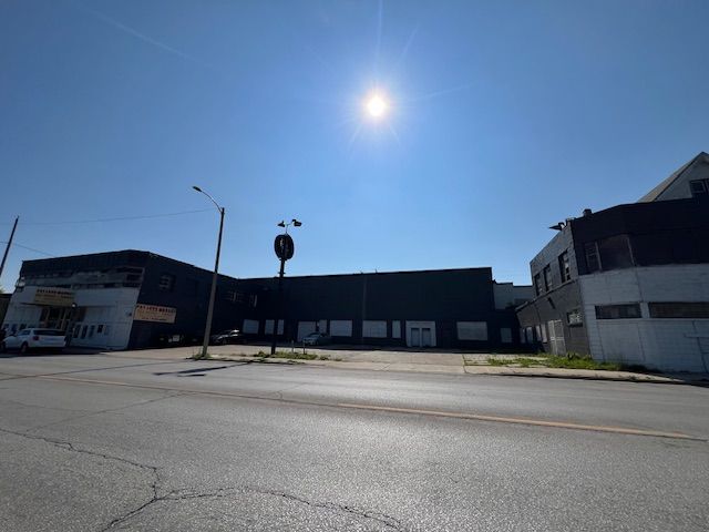 🚨HIGH TRAFFIC MIXED USE COMMERCIAL INVESTMENT OPPORTUNITY IN MILWAUKEE🚨