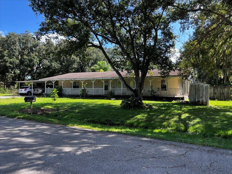 🏡 Investment Opportunity: 3 Bed / 2 Bath Mobile Home with In-Ground Pool in Lakeland, FL 🌴