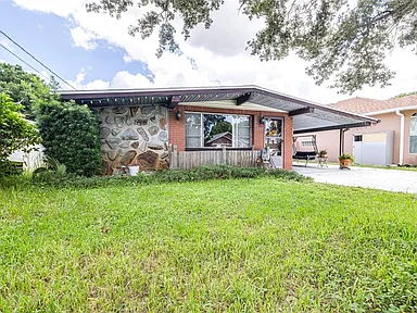 Charming 3-Bed Home with Carport in Tampa, FL 33614 – Great Investment!🏡