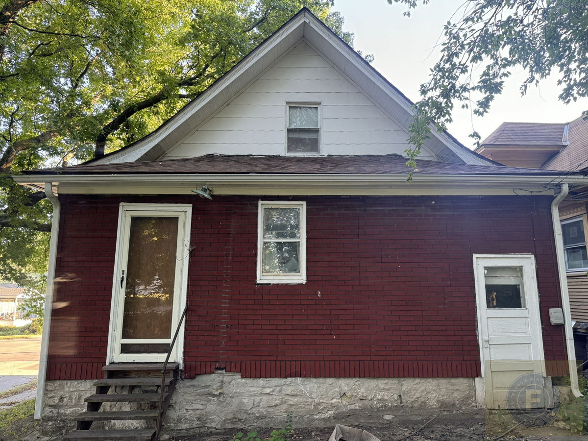 GREAT FIX AND FLIP OR BUY AND HOLD IN KANSAS CITY MO 64127