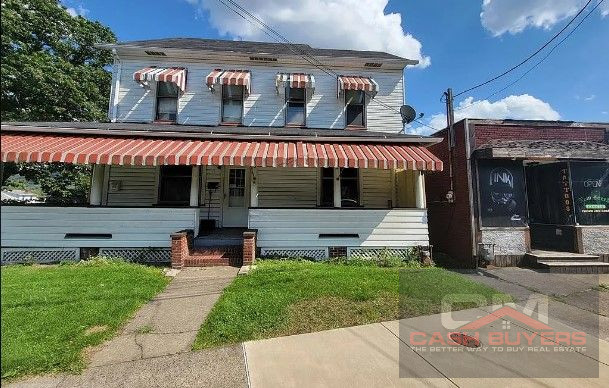 🏡 (Johnstown, PA) Multi-Family Property w/Commercial Space and 8 Garages!🏡