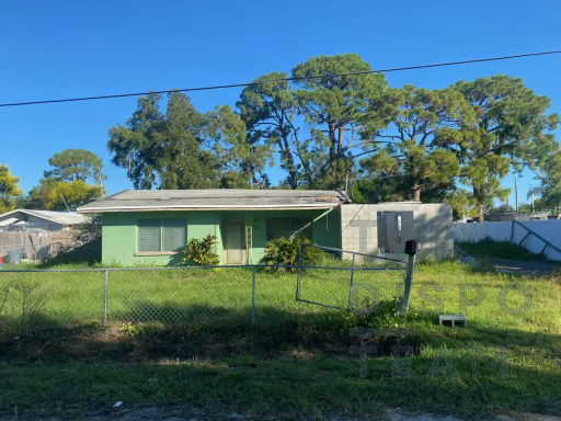 🏡 Investment Opportunity: 2 Bed / 1 Bath Home in Nokomis, FL