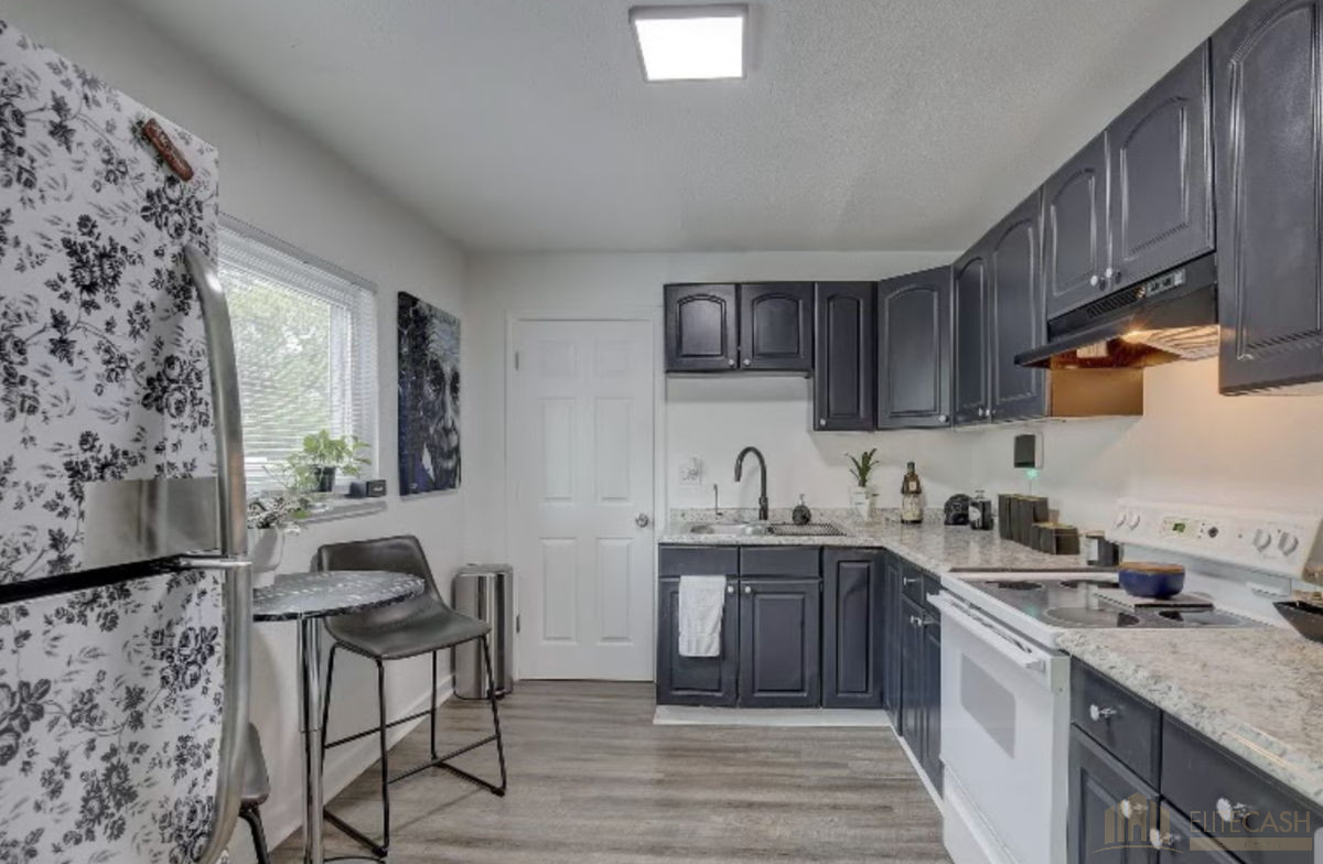 Off Market Cash Flowing Rental in St Petersburg!