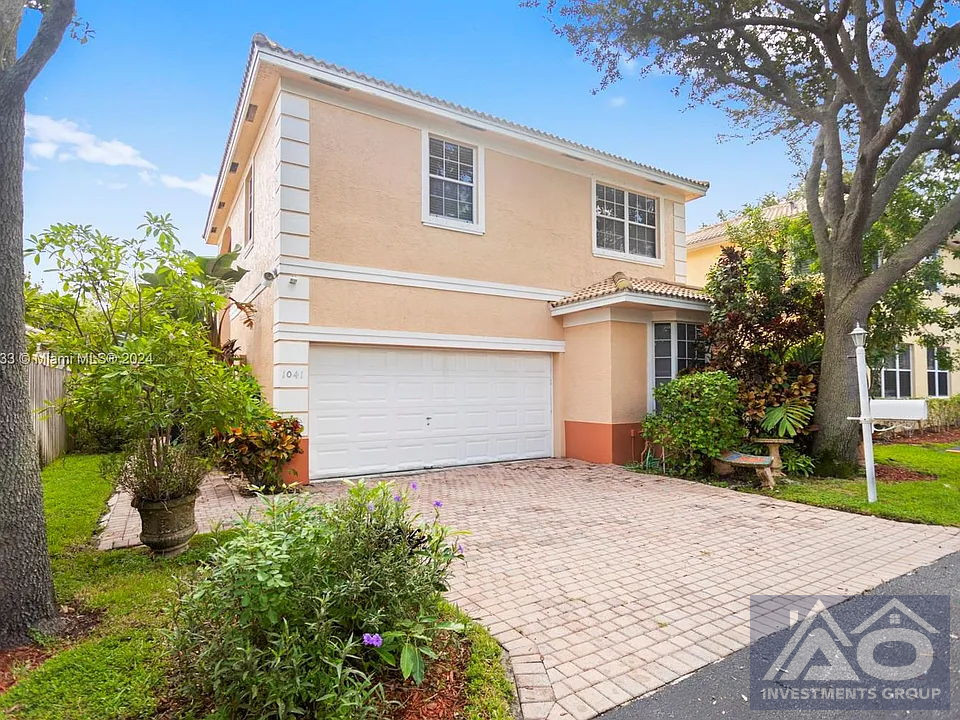 3 bed/ 3 baths in Hollywood 639k worth 870k!