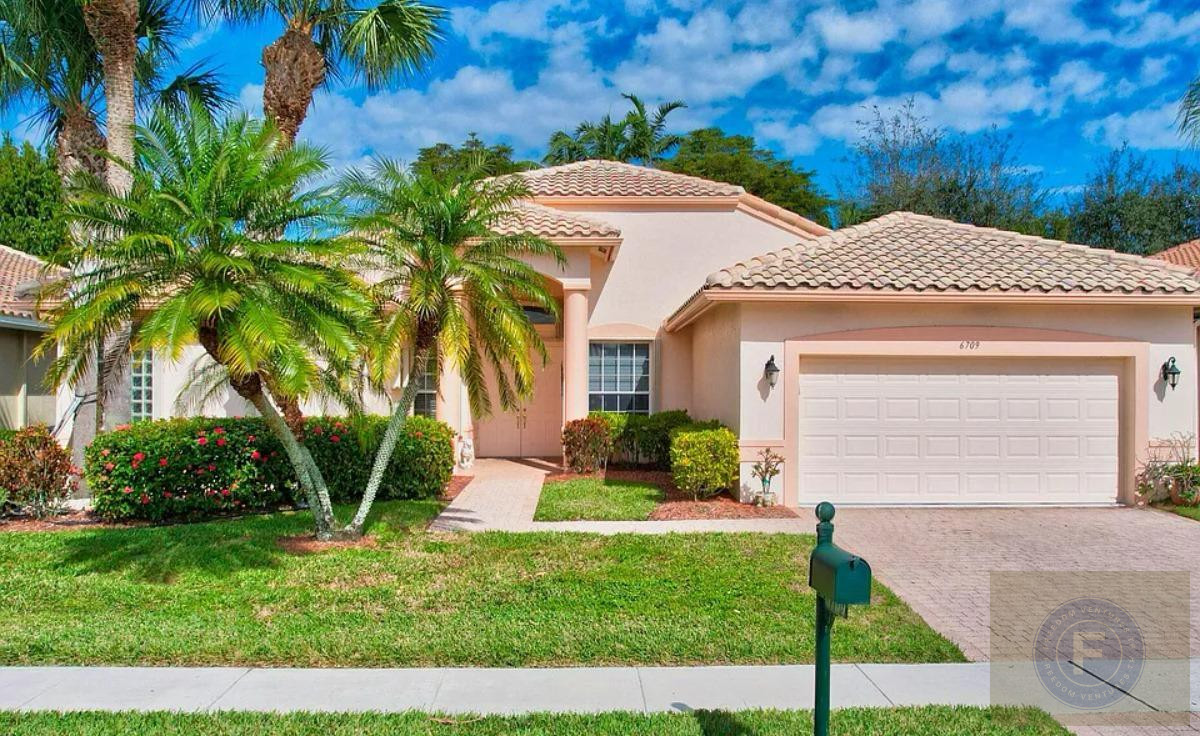 GREAT FIX AND FLIP OR BUY AND HOLD IN BOYTON BEACH