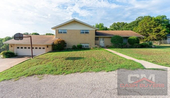 🏡 (Ada, OK)Split-Level Home in a Serene Cul-De-Sac 🏡