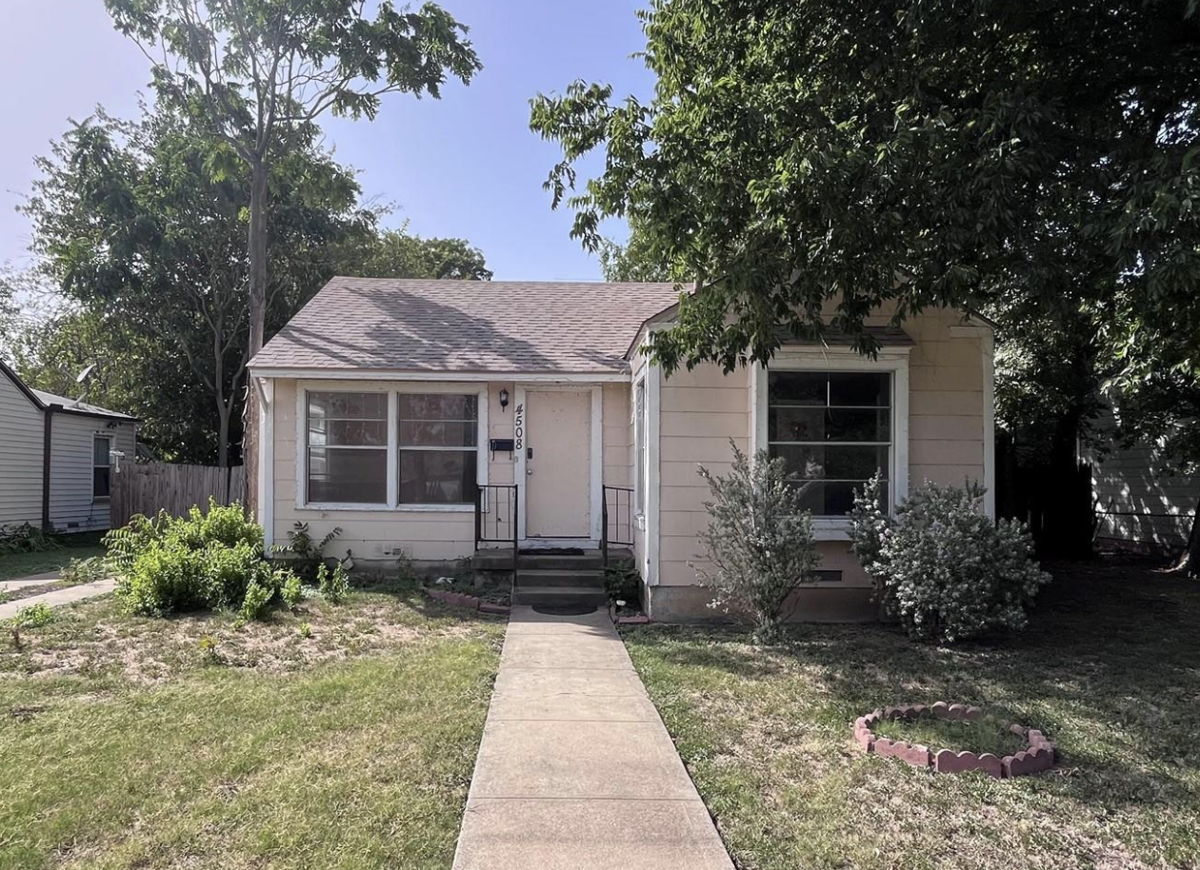 Almena Rd- River Oaks