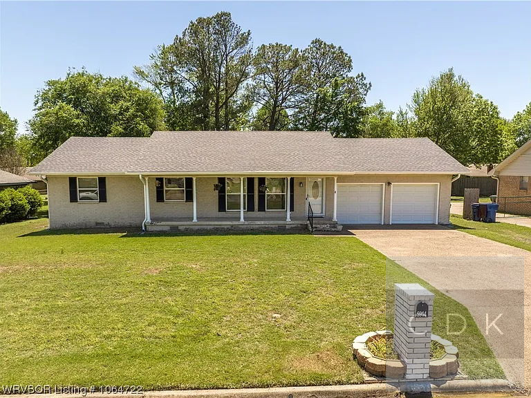 📍Fort Smith, AR 72903 / Subject To / Entry $12k / MTG $228k / No HOA!