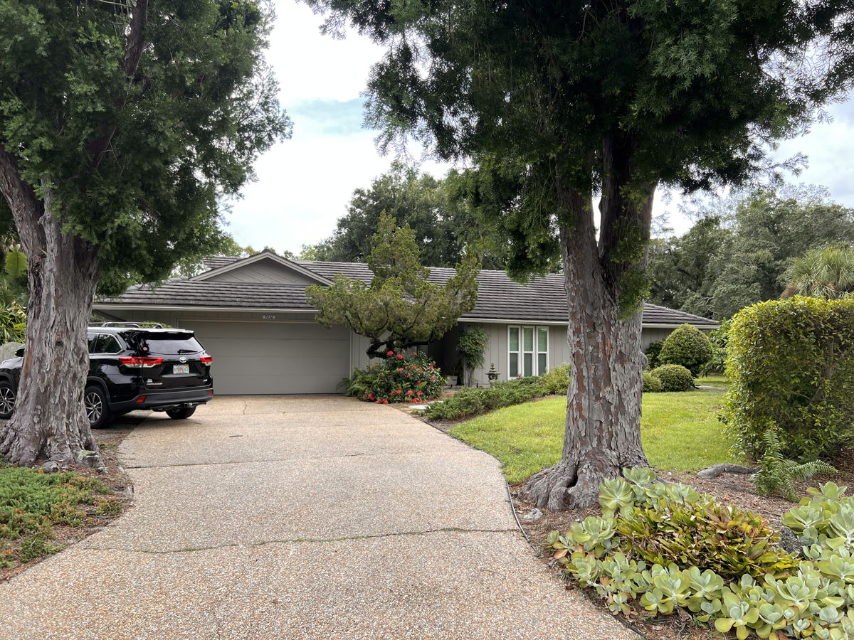 Private 3/2 CBS POOL home on Golf Course!