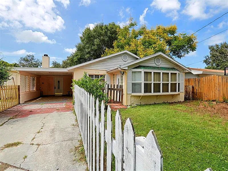 33755 🏡 Affordable Clearwater Gem Near Dunedin! 🌟💥