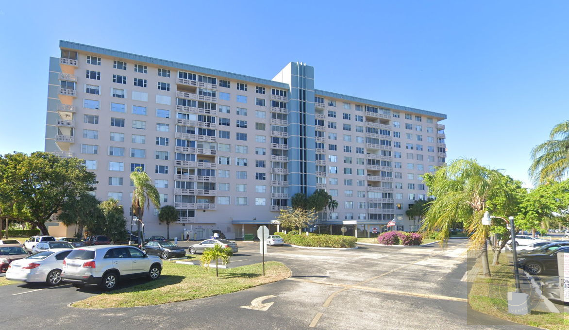 GREAT FIX AND FLIP OR BUY AND HOLD IN HOLLYWOOD FL 33021 CONDO