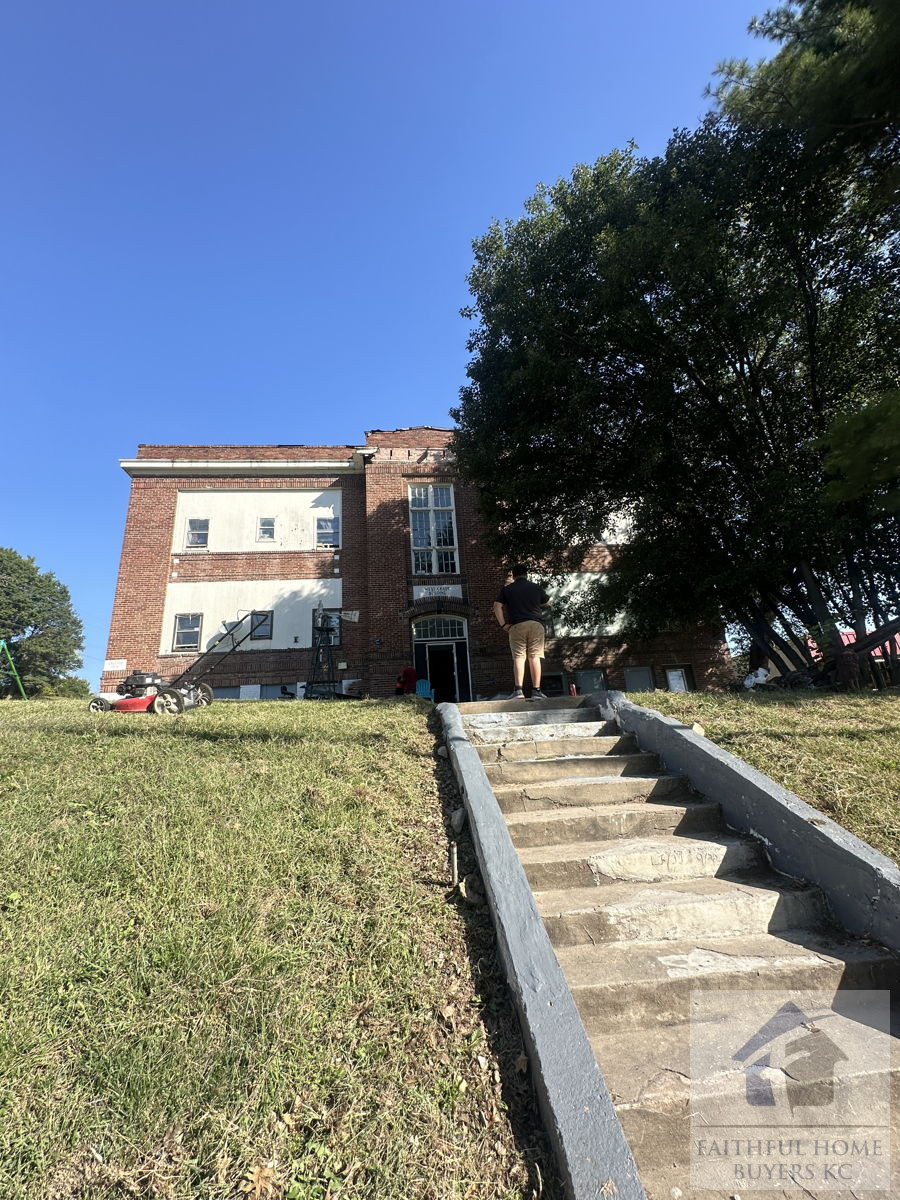 🏢 13 unit / MULTIFAMILY - occupied - HOT DEAL 🔥 $240,000 obo 🔥 ----  WITH AN ARV $850,000