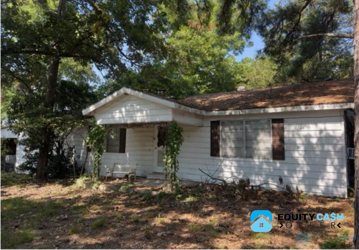 Investor Special!!! | Half Acre Lot | 3/2 SFR | Asking : $95,000