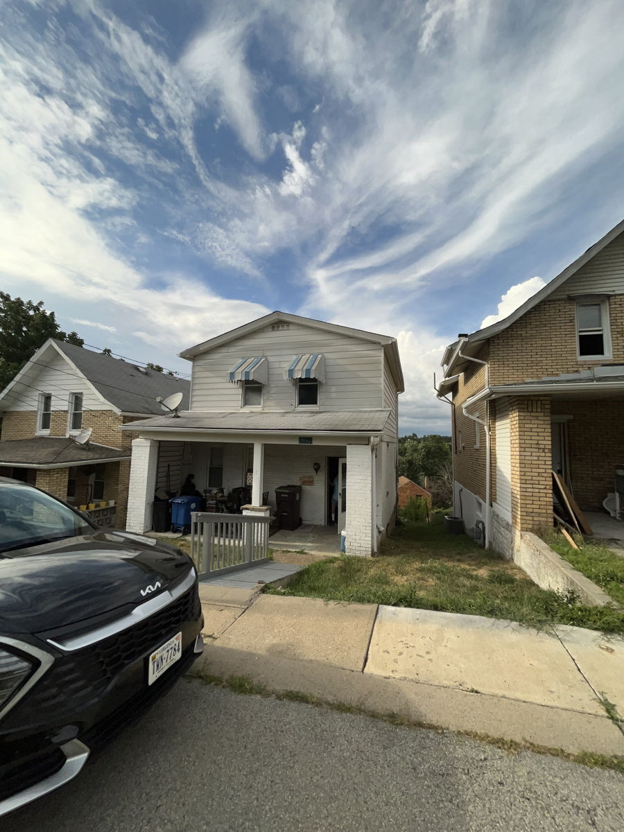 Pittsburgh fixer in sought after Baldwin School Dist! Only 69K, ARV 180K++