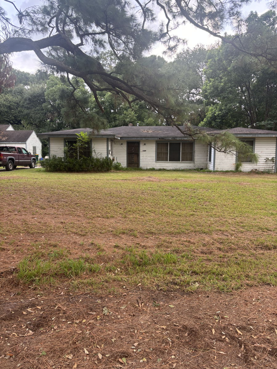 3 bedroom, 3 bathroom home in La Marque TX , 2562 sq feet on a 48,000 sq lot  - Huge oversized Lot can be subdivided