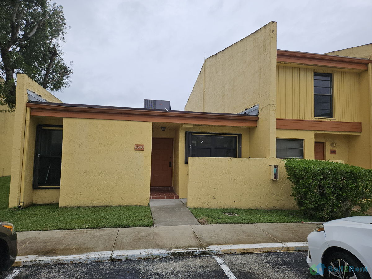 🏡Just in 2/2 Pembroke Pines, FL | Video Walk-Thru Incl | Buy & Hold or Fix & Flip🏡
