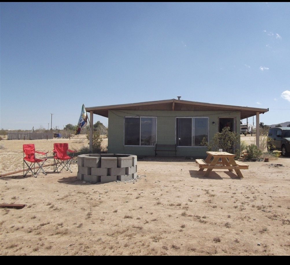 Huge lot 2.5 Acres with Cabin in Landers 🏡