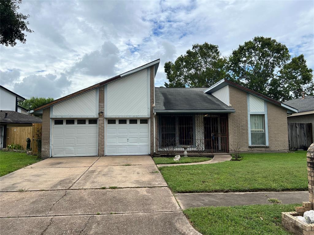 🏡⚡EXCELLENT Houston Fix & Flip or Rental! Built 1981! Pictures Included!!🚪🎯🛠💰