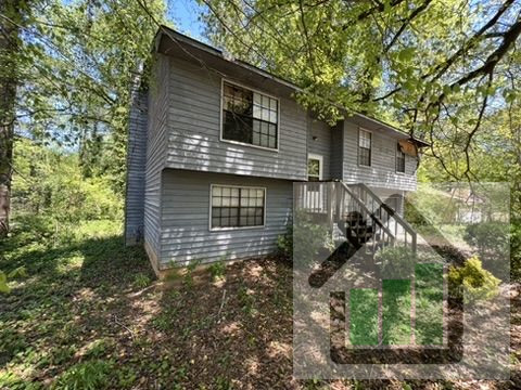 🚀 Invest in Acworth: Deeply Discounted Home at $250K!